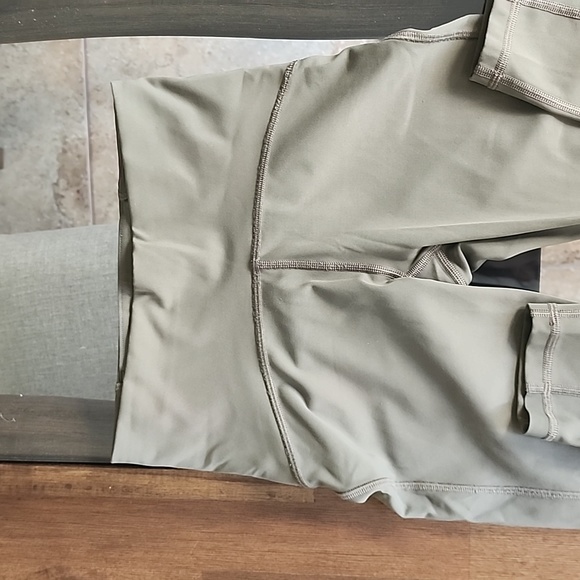 Lululemon Swift Speed High-Rise Tight 25” - Size 2 - Picture 9 of 10